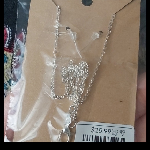 Hello ladies I am selling all the fashion earings for sale each $35.00 . - Picture 11 of 11